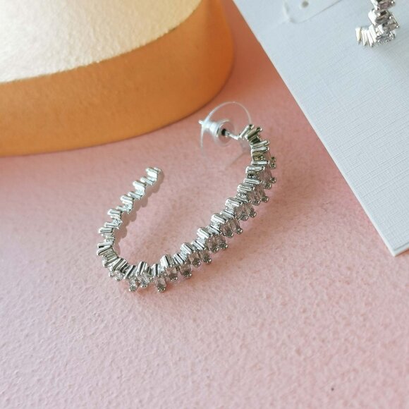 Kendra Scott - Juliette White Crystal Silver Oval Hoop Earrings - NEW - Picture 3 of 3